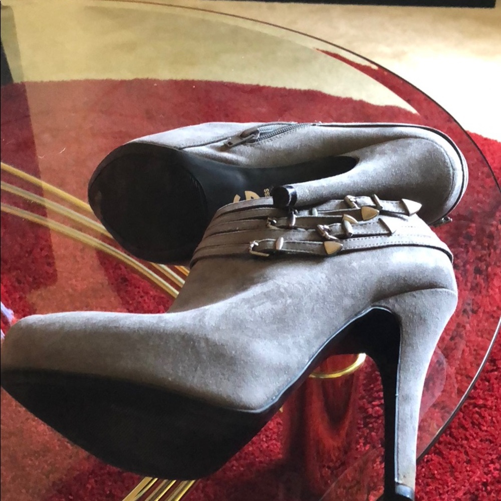 Shoes - Picture 5 of 5
